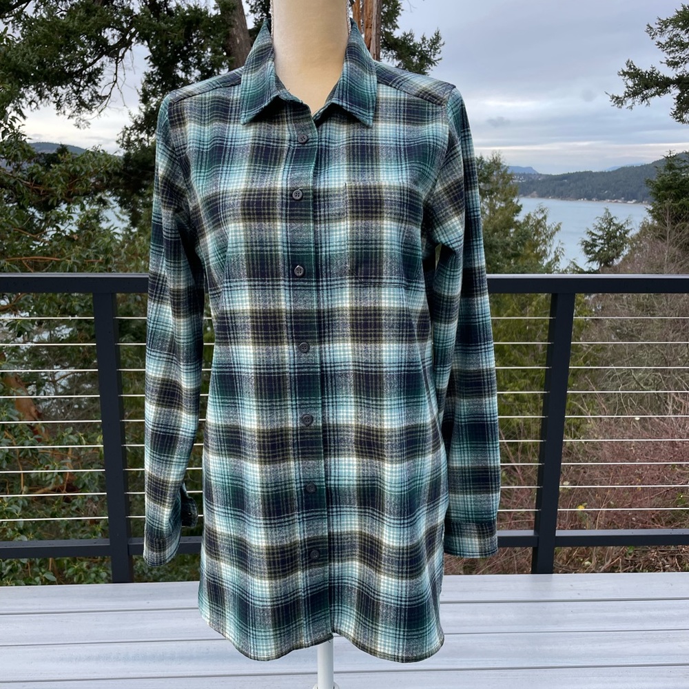 Women’s Pendleton Wool Board Shirt, size medium